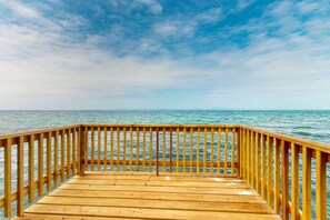 Property grounds - Rustic oceanfront cabin w/overwater kitchenette, sea views & private deck (Placencia)