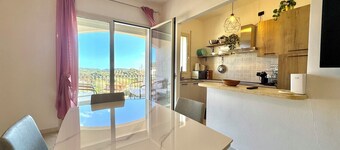 " Skyline Terrace "