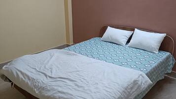 1 bedroom, internet, bed sheets