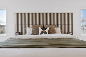 3 bedrooms, desk, iron/ironing board, free WiFi - Prime World Cup Access • Sleeps 8 - 10 • New Luxury Build (Dallas)