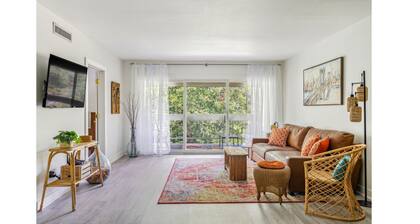 Wanderlust Bungalow on May - Downtown Adventure