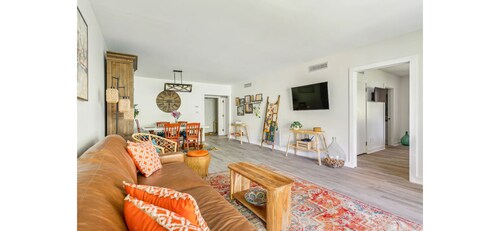 Wanderlust Bungalow on May - Downtown Adventure