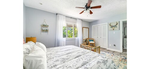 Wanderlust Bungalow on May - Downtown Adventure