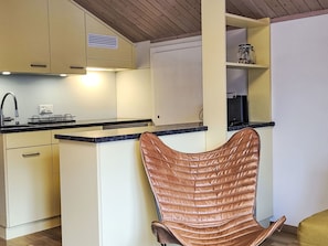 Fridge, oven, cookware/dishes/utensils