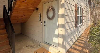 2-bedroom 2 1/2 bath condo. Walking distance to Mississippi State University