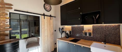 Fridge, dishwasher, toaster, cookware/dishes/utensils