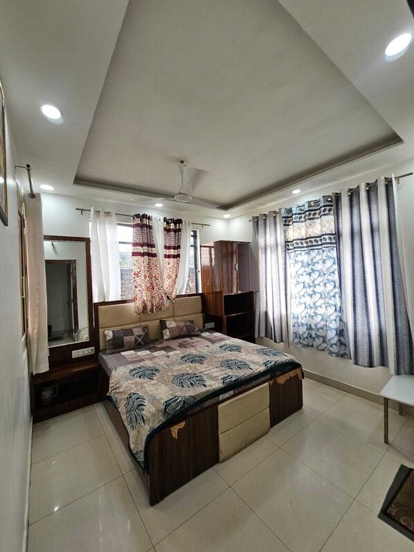 Deluxe Room | Free WiFi - Jain Guest House (Mathura)