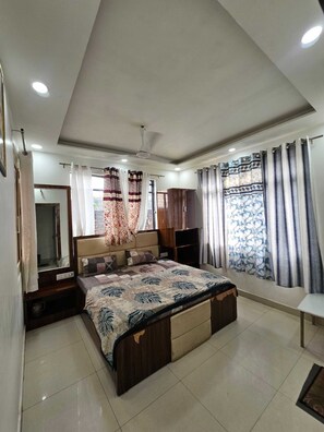 Deluxe Room - Jain Guest House (Mathura)