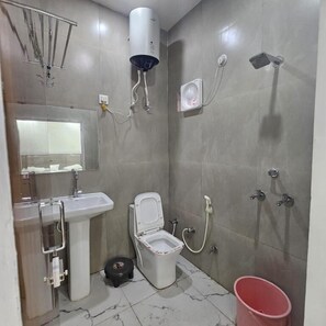Deluxe Room | Bathroom - Jain Guest House (Mathura)
