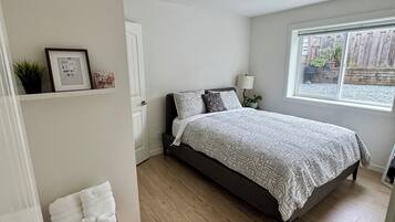 2 camere, una scrivania, ferro/asse da stiro, Wi-Fi gratuito