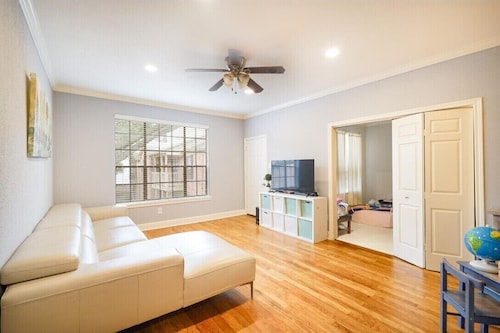 Attend the World Cup in Style. Wonderful 2-bedroom condo. Walk to NRG Stadium