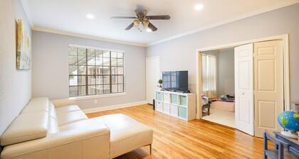 Attend the World Cup in Style. Wonderful 2-bedroom condo. Walk to NRG Stadium