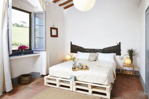 7 slaapkamers, een strijkplank/strijkijzer, wifi