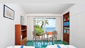 3 bedrooms, iron/ironing board, WiFi - Villa in unique location by the sea. Airco, Splendid terrace with seaview. (Portoferraio)