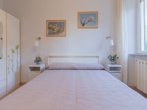 Room - One-bedroom apartment n° 3 (Lacona)
