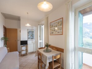 Interior - One-bedroom apartment n° 3 (Lacona)