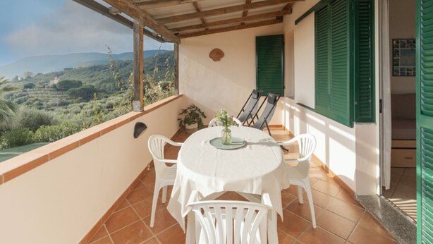 Outdoor dining - Belvedere Apartments – One-bedroom apartment no 4 (Lacona)