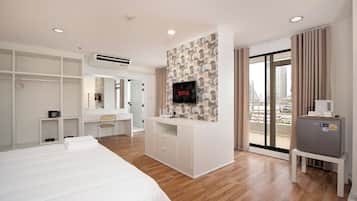 Basic Room, 1 King Bed, City View