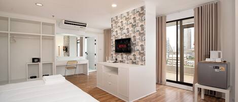 Basic Room, 1 King Bed, City View