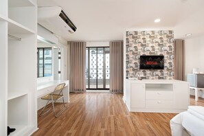 Basic Room, 1 King Bed, City View | Living area - Bed to Bliss (Krung Thep Maha Nakhon)