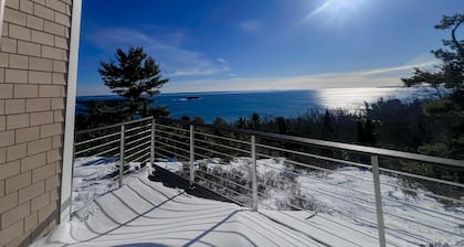 Elegant oceanfront home with breathtaking views, private hot tub & large deck