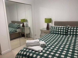 2 bedrooms, iron/ironing board, free WiFi, bed sheets - Aberdeen City Escape Apartment (Aberdeen)