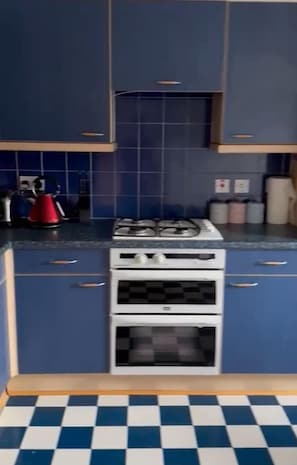 Private kitchen - Aberdeen City Escape Apartment (Aberdeen)