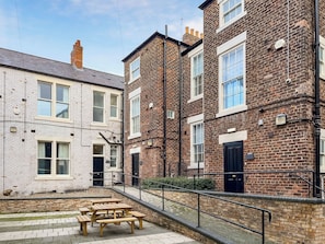 Exterior - 5 bedroom accommodation in Sunderland (Sunderland)