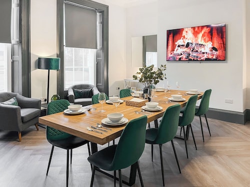 5 bedroom accommodation in Sunderland