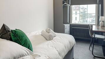 5 bedrooms, free WiFi, bed sheets