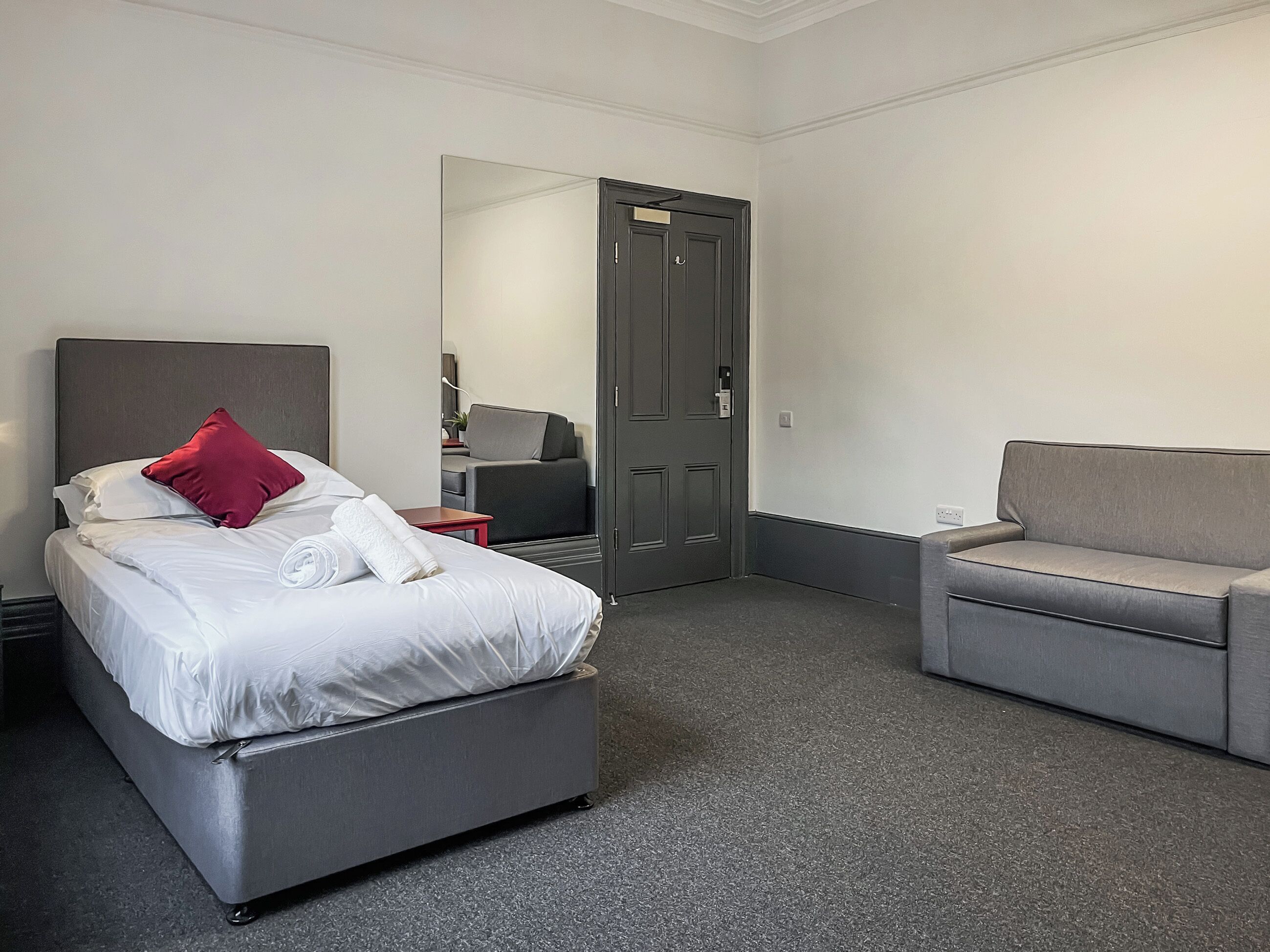 4 bedrooms, WiFi (free), bed sheets