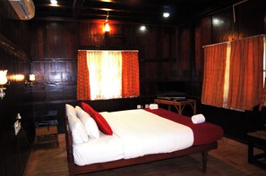 Luxury Cabin, Garden View | Desk, laptop workspace, free WiFi - God's Own Country Ayurvedic Resort (Kovalam)