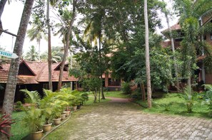 Property grounds - God's Own Country Ayurvedic Resort (Kovalam)