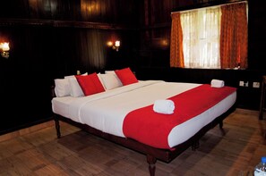 Luxury Cabin, Garden View | Desk, laptop workspace, free WiFi - God's Own Country Ayurvedic Resort (Kovalam)