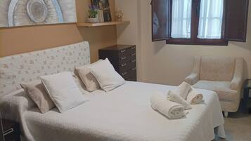 2 slaapkamers, een strijkplank/strijkijzer, gratis wifi, beddengoed