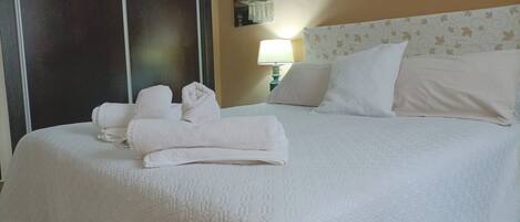 2 bedrooms, iron/ironing board, internet, bed sheets