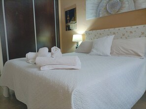 2 chambres, fer et planche à repasser, Wi-Fi gratuit, draps fournis