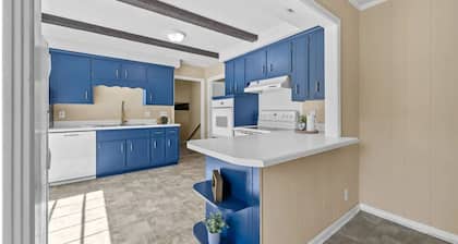 Ranch on the Cumberland near downtown, Arena, APSU, hospitals, and Marina