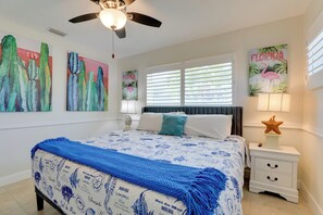 2 bedrooms, iron/ironing board, Internet, bed sheets - Walk to Beach + John’s Pass: Waterfront Gem! (Madeira Beach)