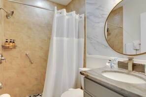 Hair dryer, towels - Walk to Beach + John’s Pass: Waterfront Gem! (Madeira Beach)