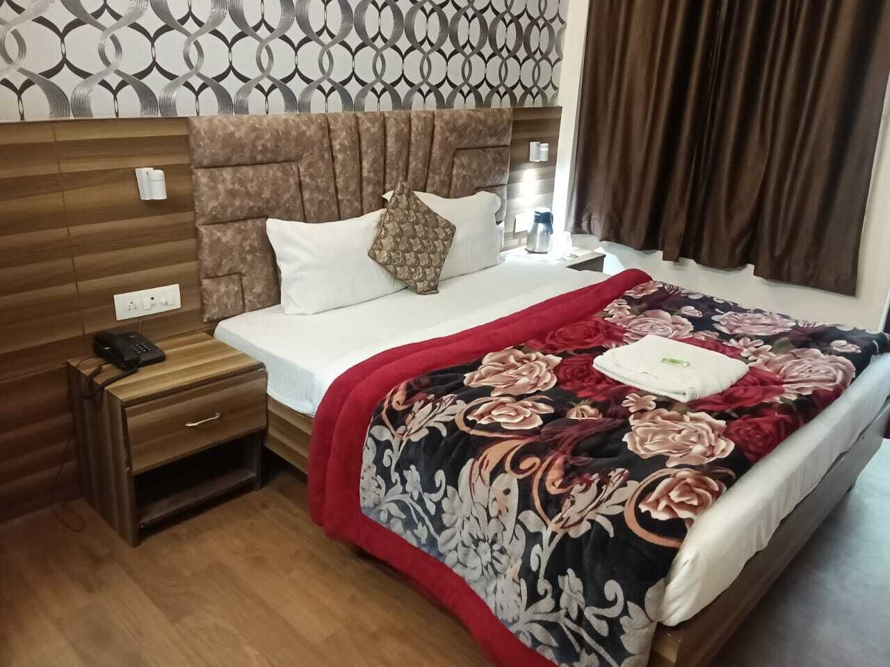 Deluxe Room | Rollaway beds, free WiFi, bed sheets