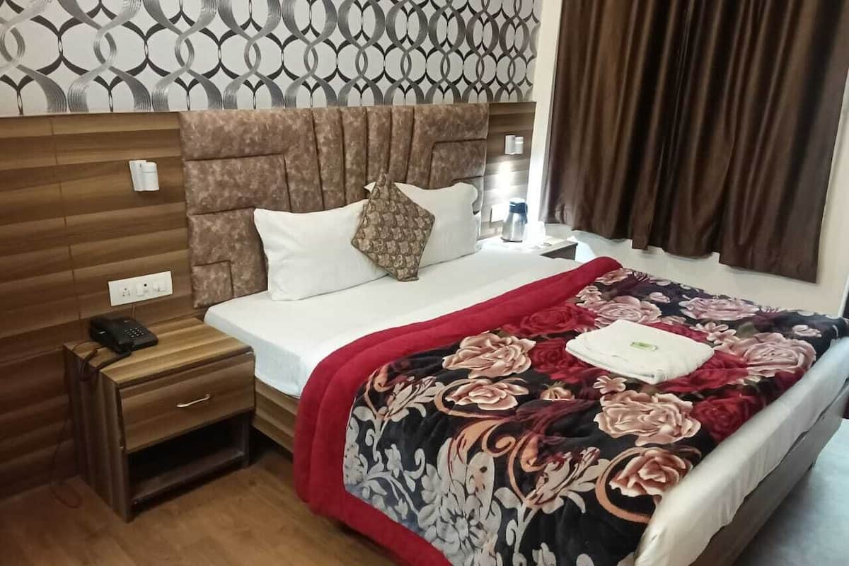 Deluxe Room | Rollaway beds, free WiFi, bed sheets