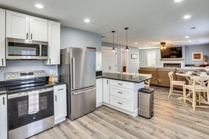 Fridge, microwave, stovetop, dishwasher - Peaceful Retreat w/ Hot Tub Near Lake Barkley! (Cadiz)
