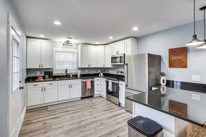 Fridge, microwave, stovetop, dishwasher - Peaceful Retreat w/ Hot Tub Near Lake Barkley! (Cadiz)