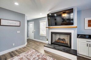 Interior - Peaceful Retreat w/ Hot Tub Near Lake Barkley! (Cadiz)