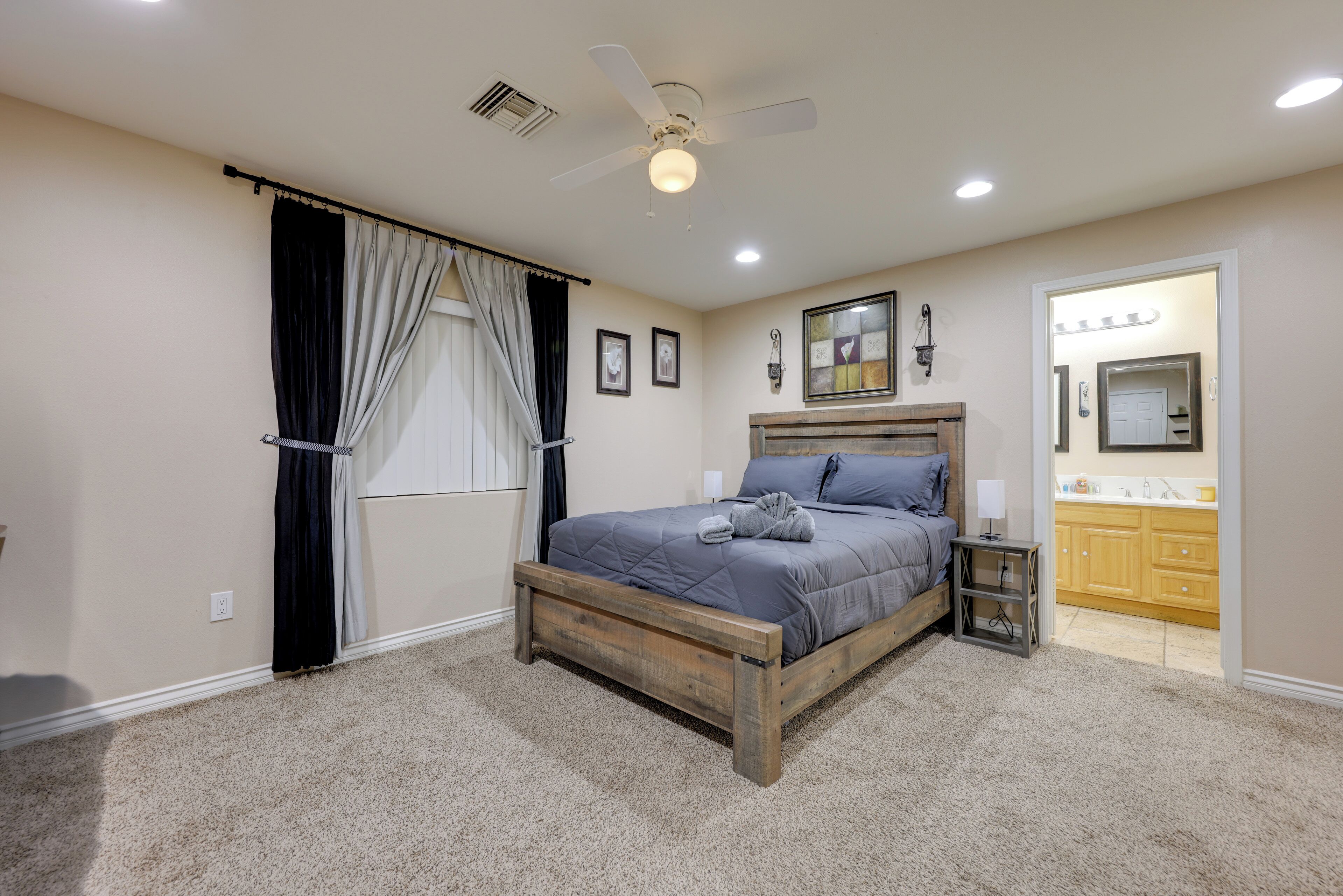 4 bedrooms, desk, iron/ironing board, internet