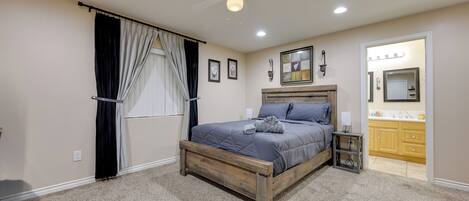 4 bedrooms, desk, iron/ironing board, internet