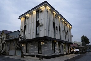 ด้านหน้าที่พัก