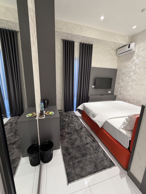 Desk, free WiFi - NINETY boutique hotel (Tashkent)