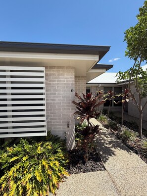 Property grounds - Your modern escape in Glenvale (Glenvale)